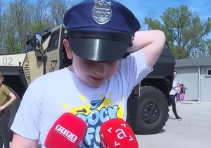 Mališan na danu polciije