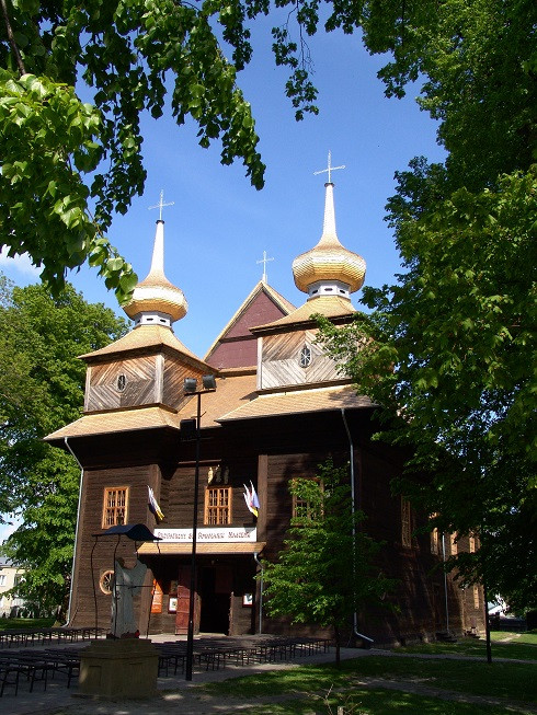 Zabytkowy Kościół Modrzewiowy - Sanktuarium Matki Bożej Tomaszowskiej