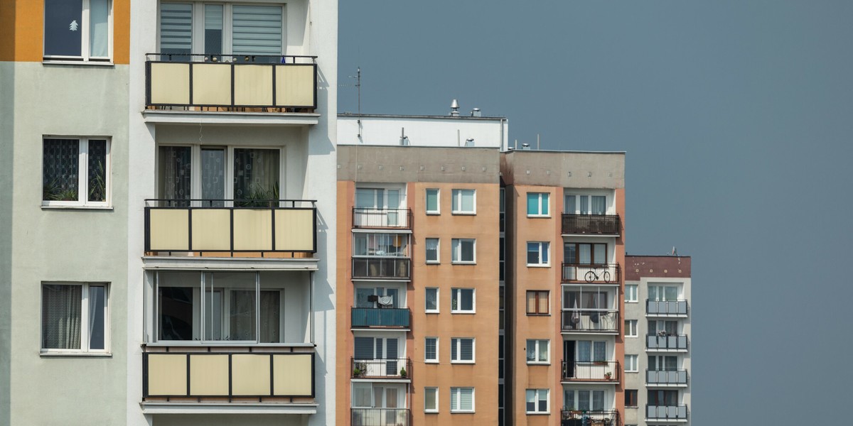 W blokach z wielkiej płyty mieszka dziś w Polsce ok. 10-13 mln osób. 