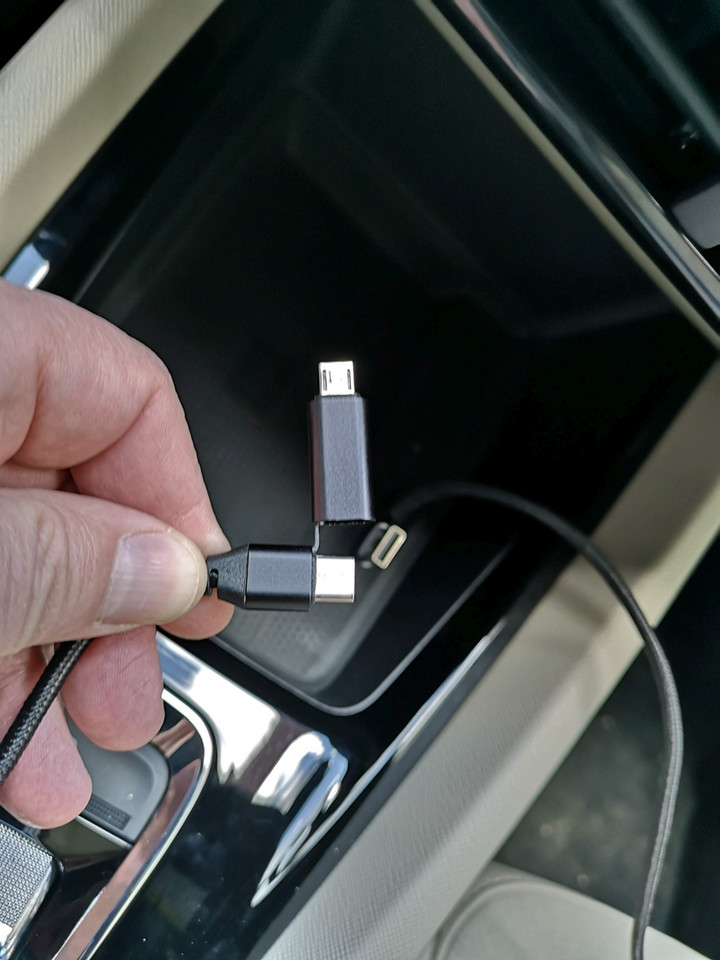 Skoda Octavia - porty USB-C