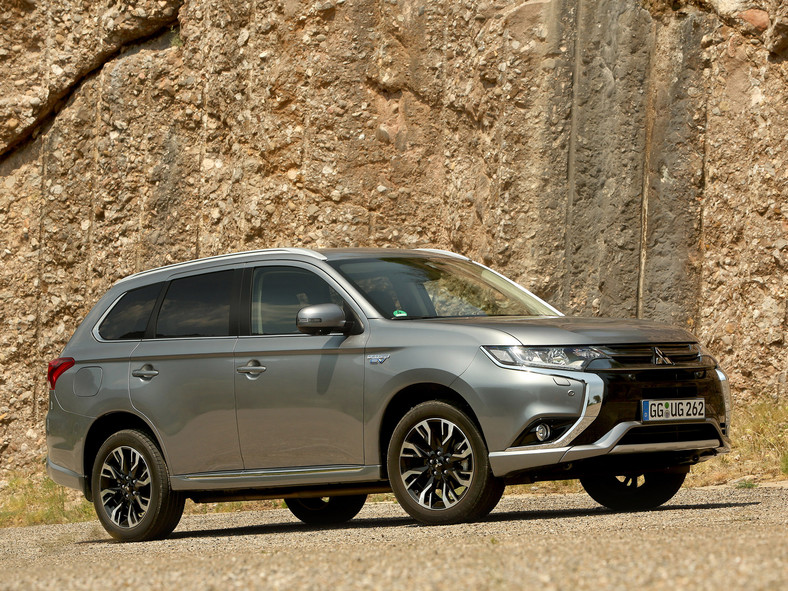 Mitsubishi Outlander PHEV - 227 990 zł