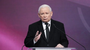 Jarosław Kaczyński może mieć kłopoty. Policja prowadzi postępowanie za zniszczenie wieńca