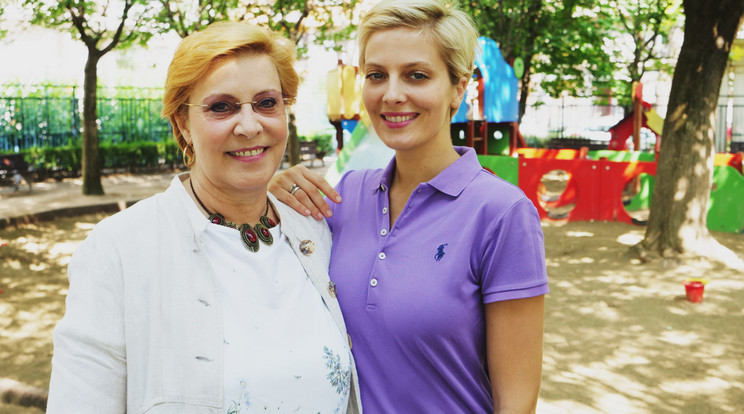 Tatár Csilla a nehéz időszakokban is számíthatott anyukájára, Zsuzsannára (balra)