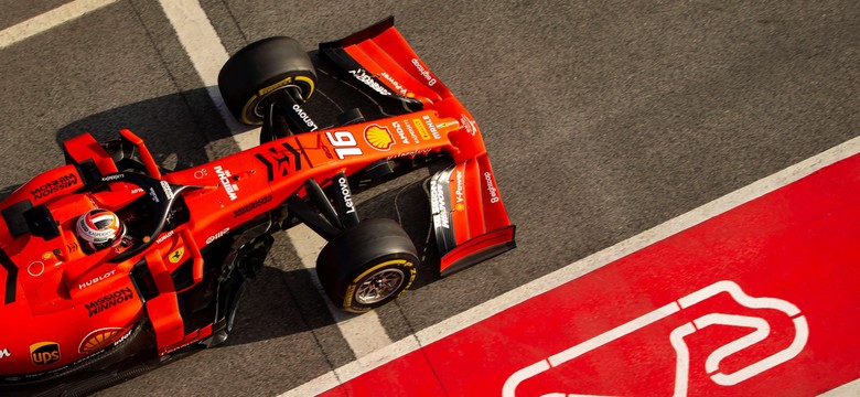 Formuła 1: Leclerc z najlepszym czasem i największą liczbą okrążeń. Kubica wciąż czeka