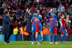 Barcelona pokonała Atletico i wyprzedziła je w tabeli