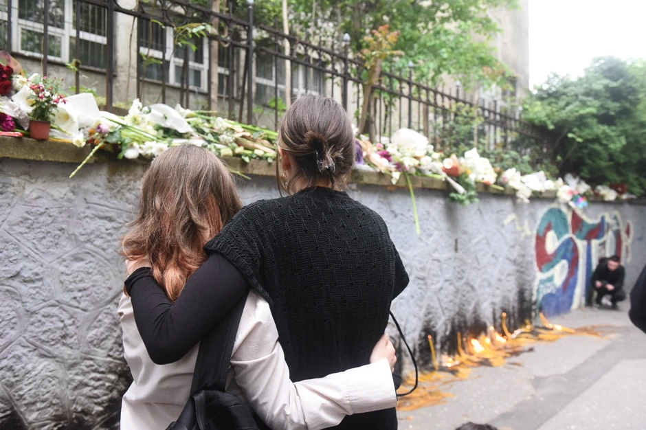 Ispred OŠ "Vladislav Ribnikar"