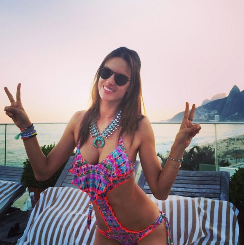 Alessandra Ambrosio na plaży