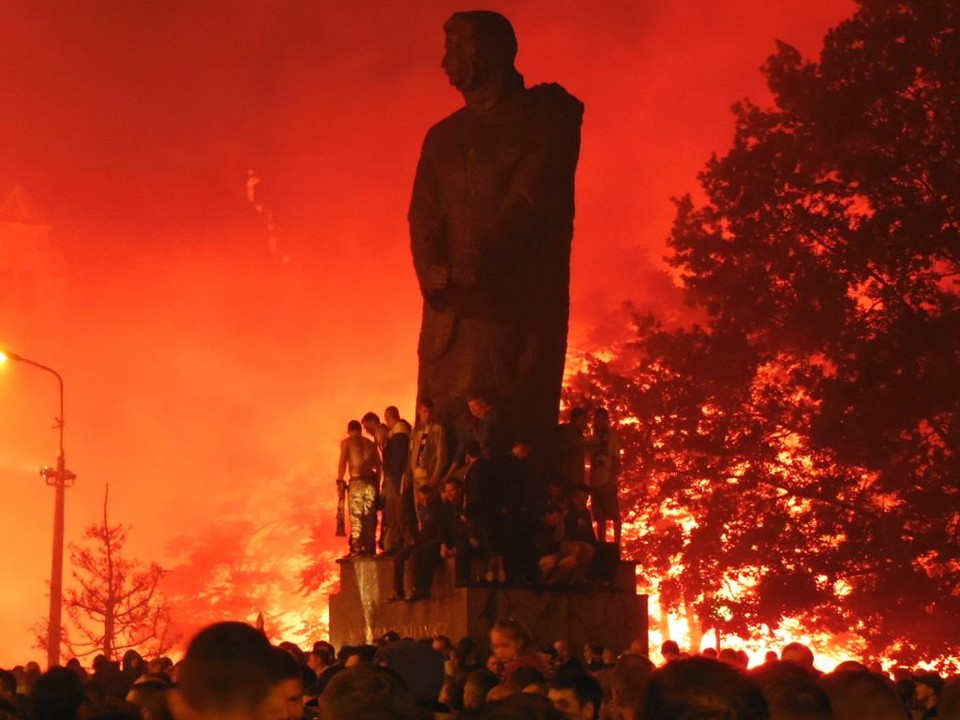 Lech Poznań Mistrzem Polski. Tysiące kibiców fetowało zwycięstwo