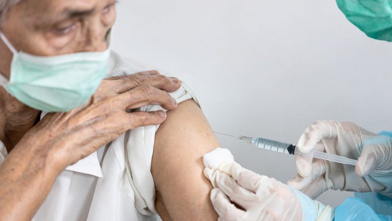 Certyfikat szczepień. Ile będzie ważny? Włoski minister apeluje