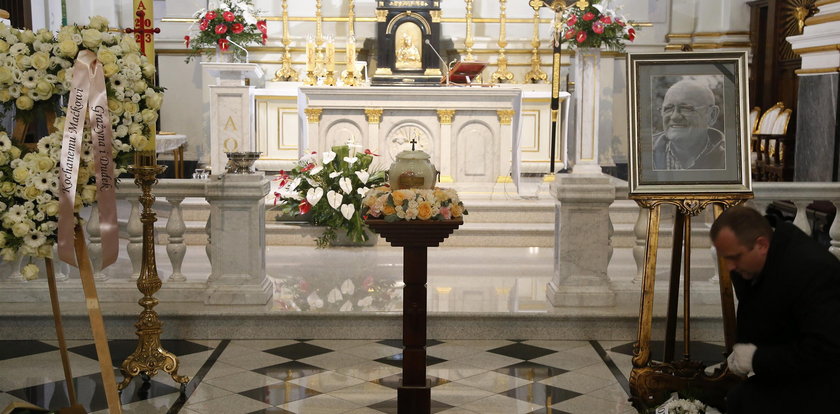 Zaskakująca decyzja księży na pogrzebie Macieja Damięckiego. "Poprosiliśmy proboszcza..." [WIDEO]