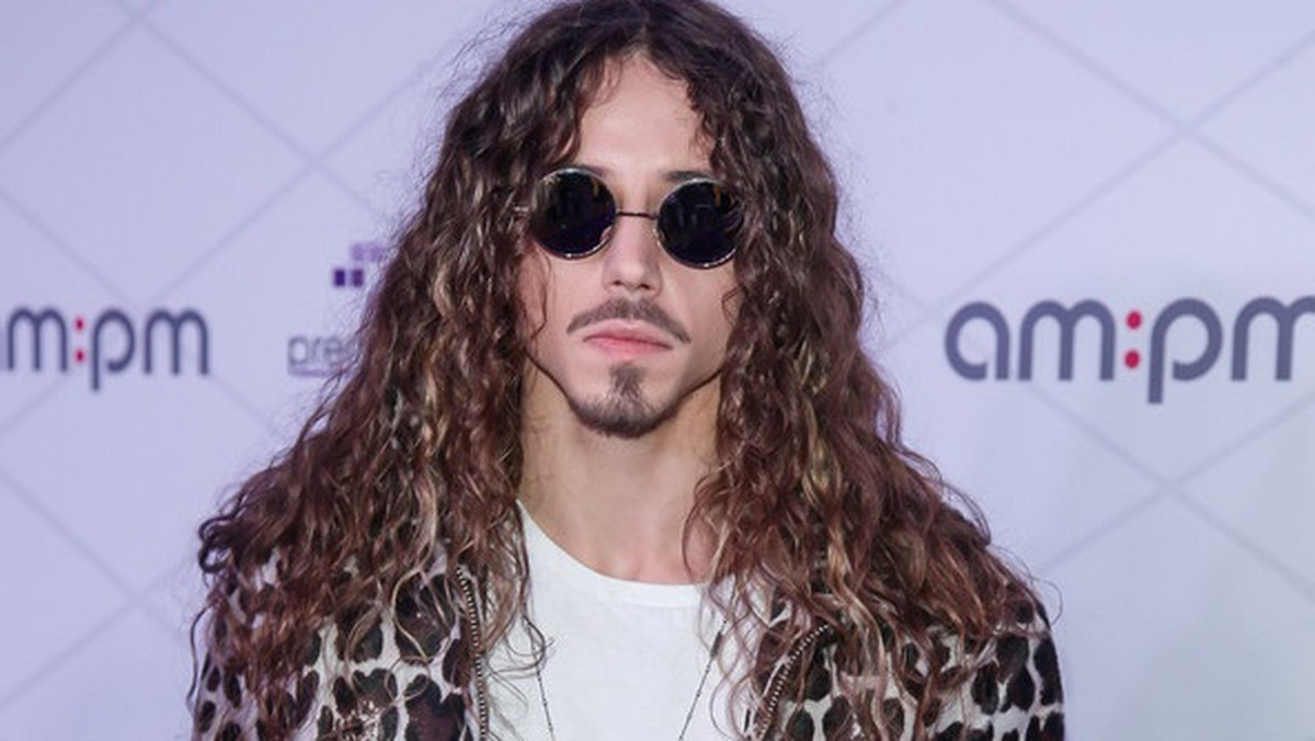 Michał Szpak opublikował wzruszający wpis. Wokalista pokazał na Facebooku zdjęcie z mamą. Co napisał pod fotografią?