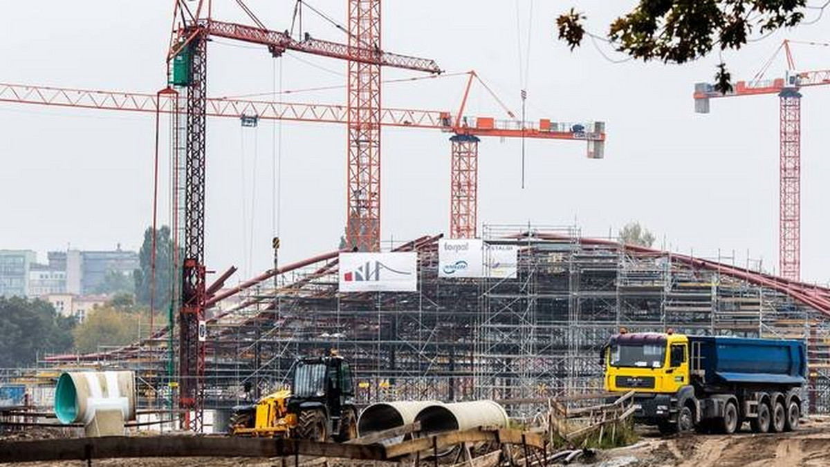 Sprawą prawdopodobnych opóźnień przy budowie dworca Łódź Fabryczna zajmie się na nadzwyczajnym posiedzeniu komisja Nowego Centrum Łodzi. Nie wykluczone, że sprawa trafi również na najbliższą sesję Rady Miejskiej.