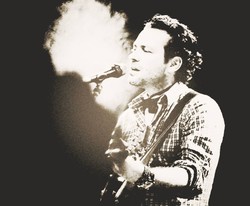 Adam Cohen już nie odcina się od słynnego ojca, Leonarda [ZDJĘCIA]