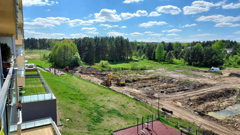 Widok z balkonu wygranego mieszkania w Dolinie Cisów w Wasilkowie