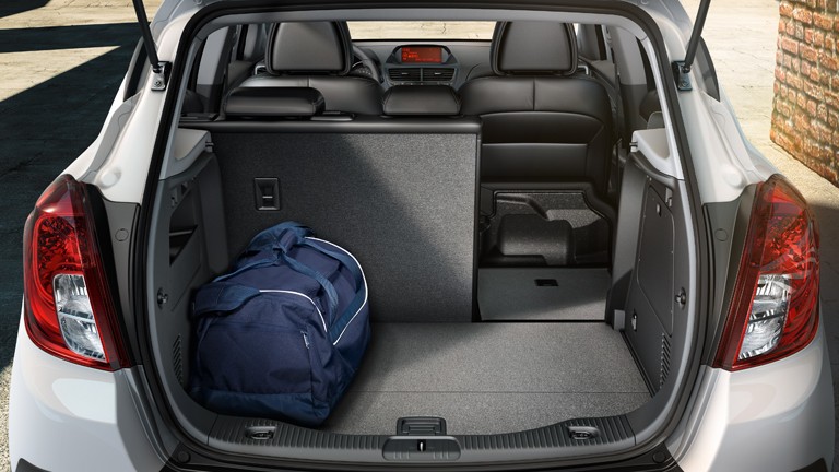 Ta malutka „miejska terenówka” przebojem wdziera się do serc Polaków. Trzeba na nią czekać do 10 tygodni.