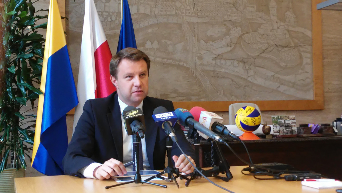 Prezydent Opola przedstawił dziś na konferencji prasowej "rażące błędy w skardze w sprawie zmian granic Opola kierowanej przez włodarzy gmin do Premier Beaty Szydło".