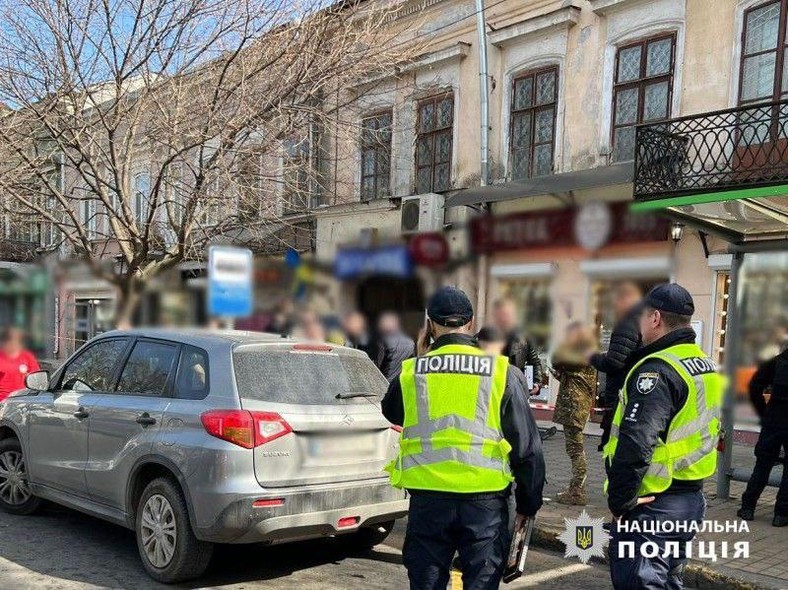 Zdjęcia z miejsca zabójstwa.