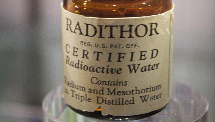 Radioaktywna woda, czyli lek, który niszczy zdrowie