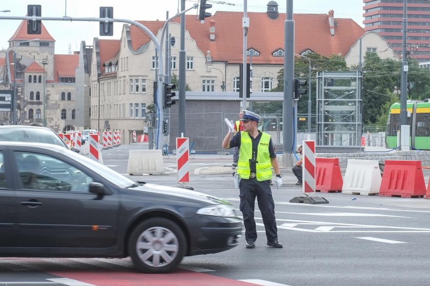 Trwa komunikacyjny chaos po otwarciu ronda Kaponiera