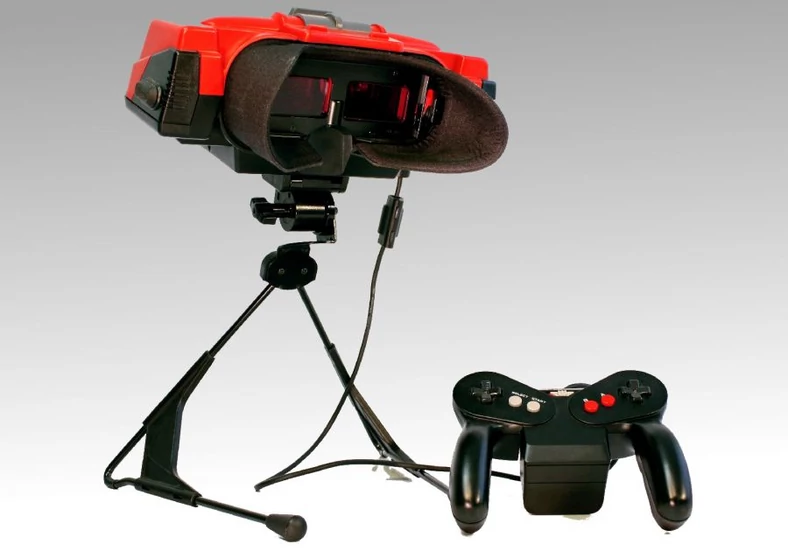 Chociaż Virtual Boy był reklamowany jako konsola przenośna, miał własne nóżki i oddzielny kontroler