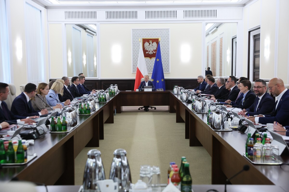 - Jednym z zadań rządu jest uproszczenie systemu podatkowego. Jest to bardzo ambitny zamiar i do tej pory to się nikomu nie udało, ale róbmy rzeczy niemożliwe - stwierdził 25 lipca Donald Tusk
