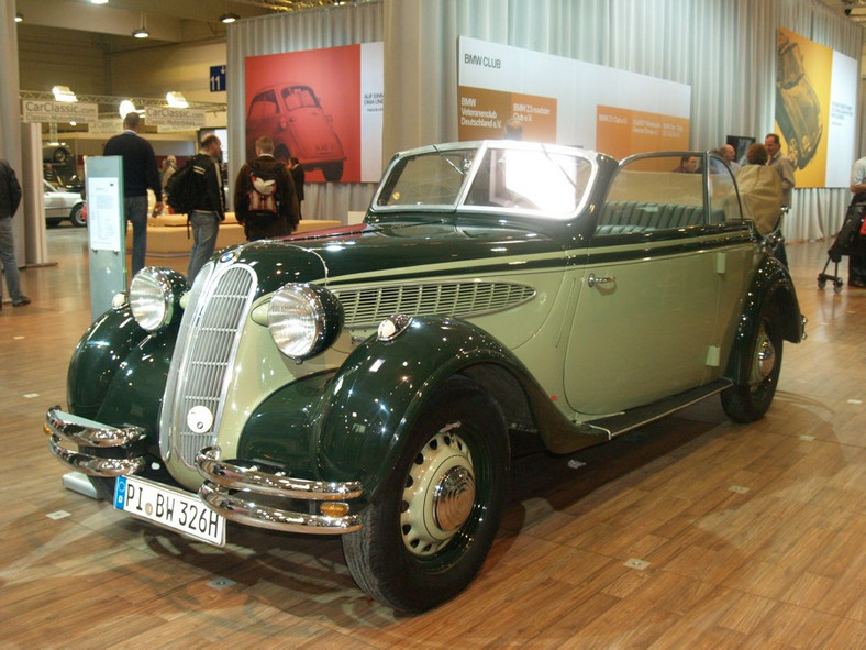 Techno Classica 2011: 2500 oldtimerów i 200 tys. zwiedzających