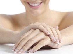 6 sposobów na to, by dłonie wolniej się starzały