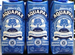 W Paryżu pije się wodę z kartonu