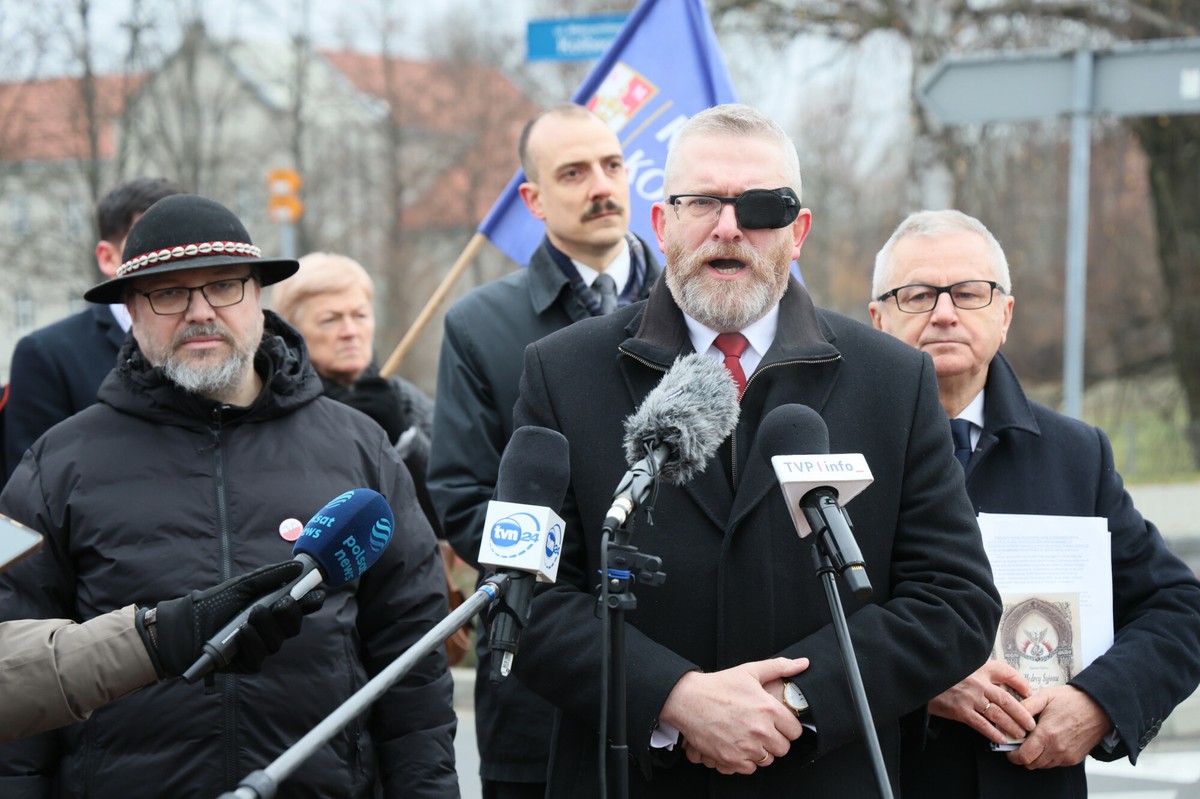 Tak Polacy zagłosowaliby w wyborach parlamentarnych. Najbardziej zyskuje jedna partia