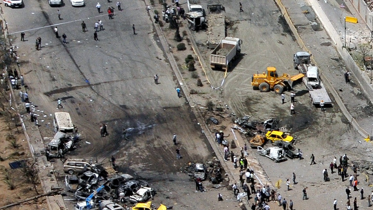 W dokonanych w Damaszku dwóch samobójczych zamachach bombowych z użyciem samochodów-pułapek zginęło ponad 55 ludzi, a 372 innych zostało rannych - poinformowało ministerstwo spraw wewnętrznych Syrii w przekazanym przez państwową telewizję komunikacie.