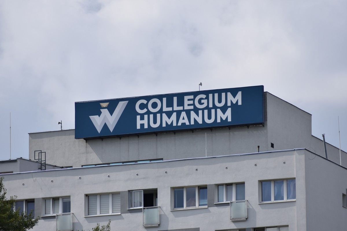 Semestr studiów w godzinę. Ta uczelnia oferuje dyplomy szybciej niż Collegium Humanum