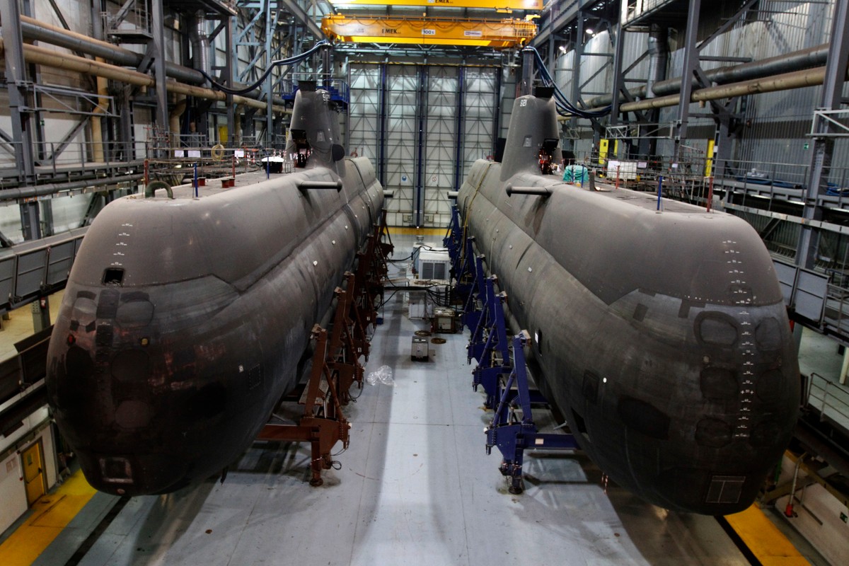 Okręty podwodne typu 214 w jednej z greckich stoczni