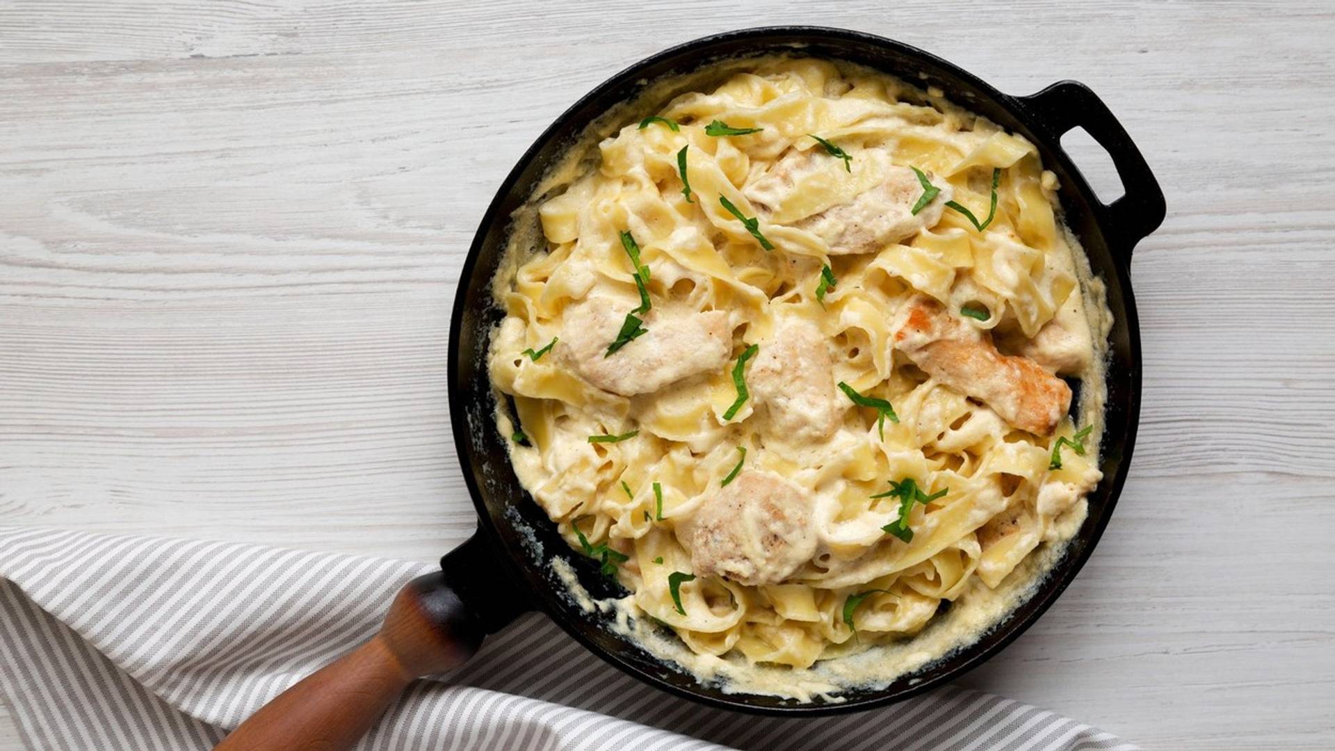 Ovako se pravi pasta Alfredo, najlakša i najlepša testenina, a priča o tome kako je nastala je genijalna