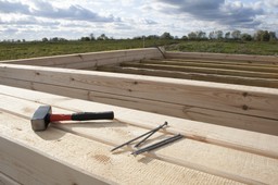 Wiata wiacie nierówna: O czym trzeba wiedzieć, by ją postawić bez sporów z urzędem