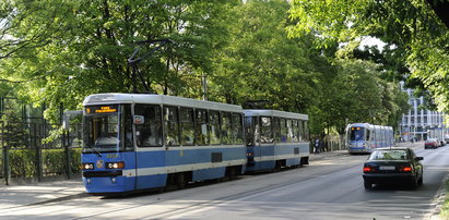 Zwykłe tramwaje blokują Plusy