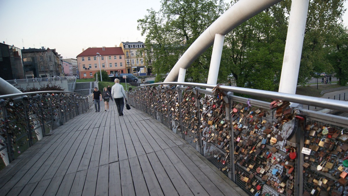 Bydgoszcz: mieszkańcy zdecydują o instalacji z kłódek dla zakochanych