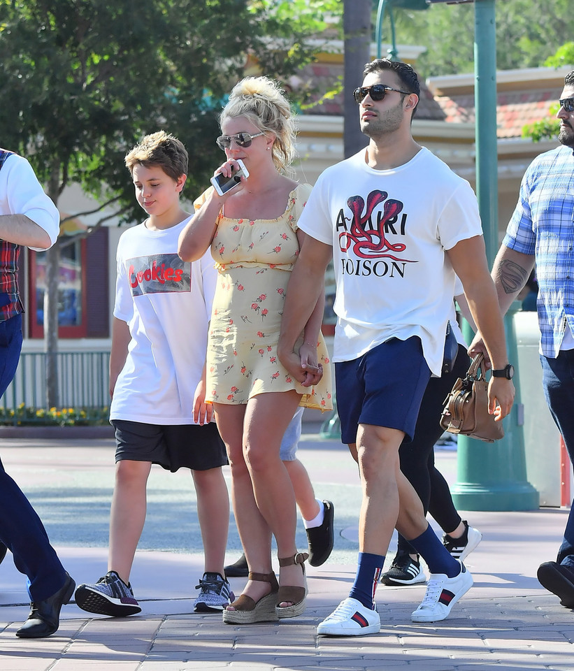 Britney Spears z rodziną w Disneylandzie