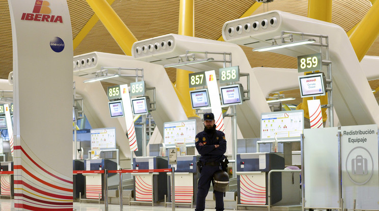 Madrid's Barajas airport  / Fotó :AFP