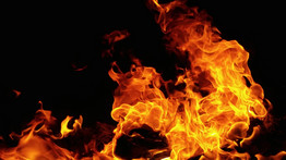 Felcsaptak a lángok: kigyulladt egy műanyag-feldolgozó üzem Jászberényben