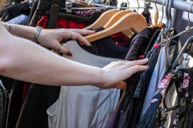 Kupila sam POLOVNU MARAMU   za 120 dinara, a kad sam došla kući skapirala sam da VREDI KAO MOJE DVE PLATE i da je ovo definitivno najbolji ulov ikada