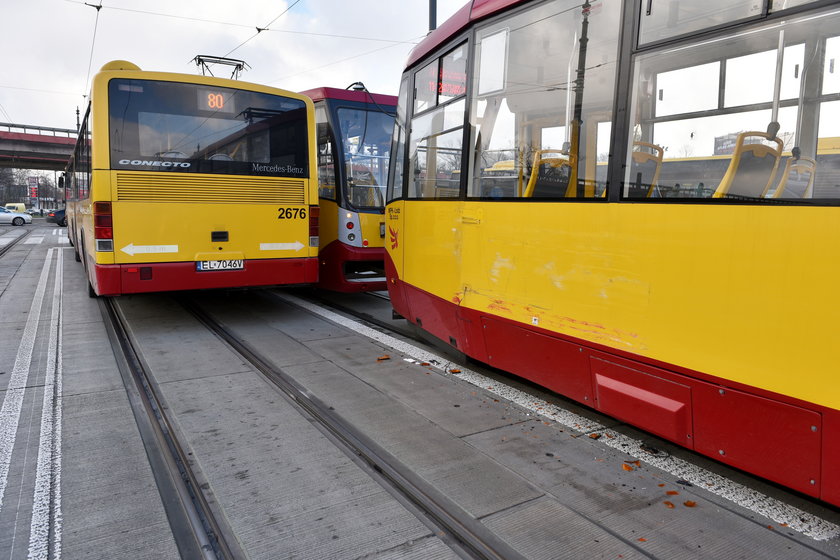 zderzenie tramwaju z autobusem w Łodzi