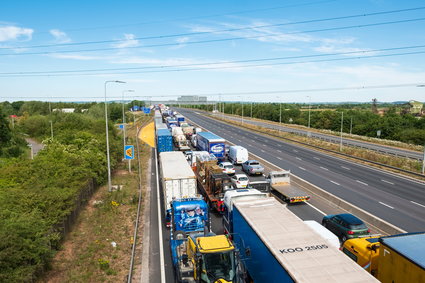 Chaos na brytyjskich drogach. Tunel pod Kanałem La Manche zamknięty