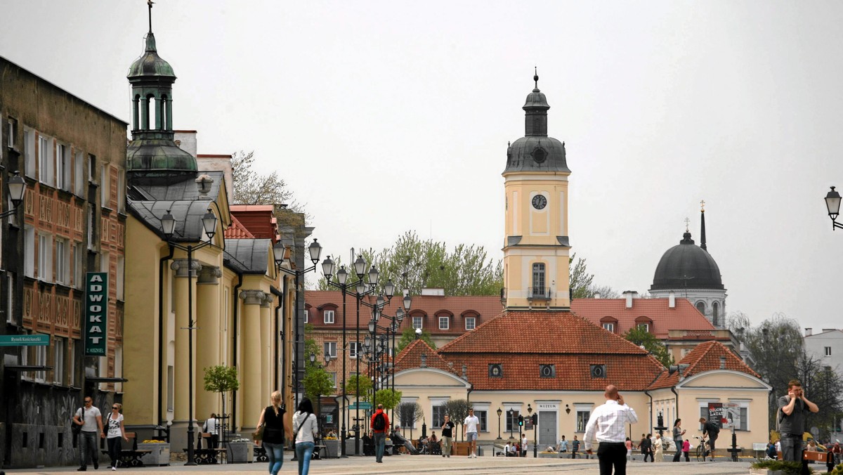 "Przedsiębiorczość, przejrzystość i przyjazność" - to główne tezy programu wyborczego kandydata na prezydenta Białegostoku, prezesa Suwalskiej Specjalnej Strefy Ekonomicznej Roberta Żylińskiego. Żyliński zainaugurował w niedzielę swoją kampanię.