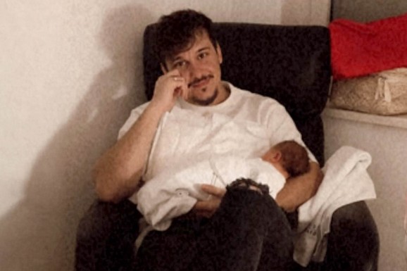 MUŽ ALEKSANDRE BURSAĆ POZIRA SA TEK ROĐENOM ĆERKOM Drži Kasiju u naručju i ne skida osmeh sa lica: "Ljubavi moje najveće"