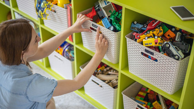 Pięć sposobów na sprytne przechowywanie zabawek w małym pokoju