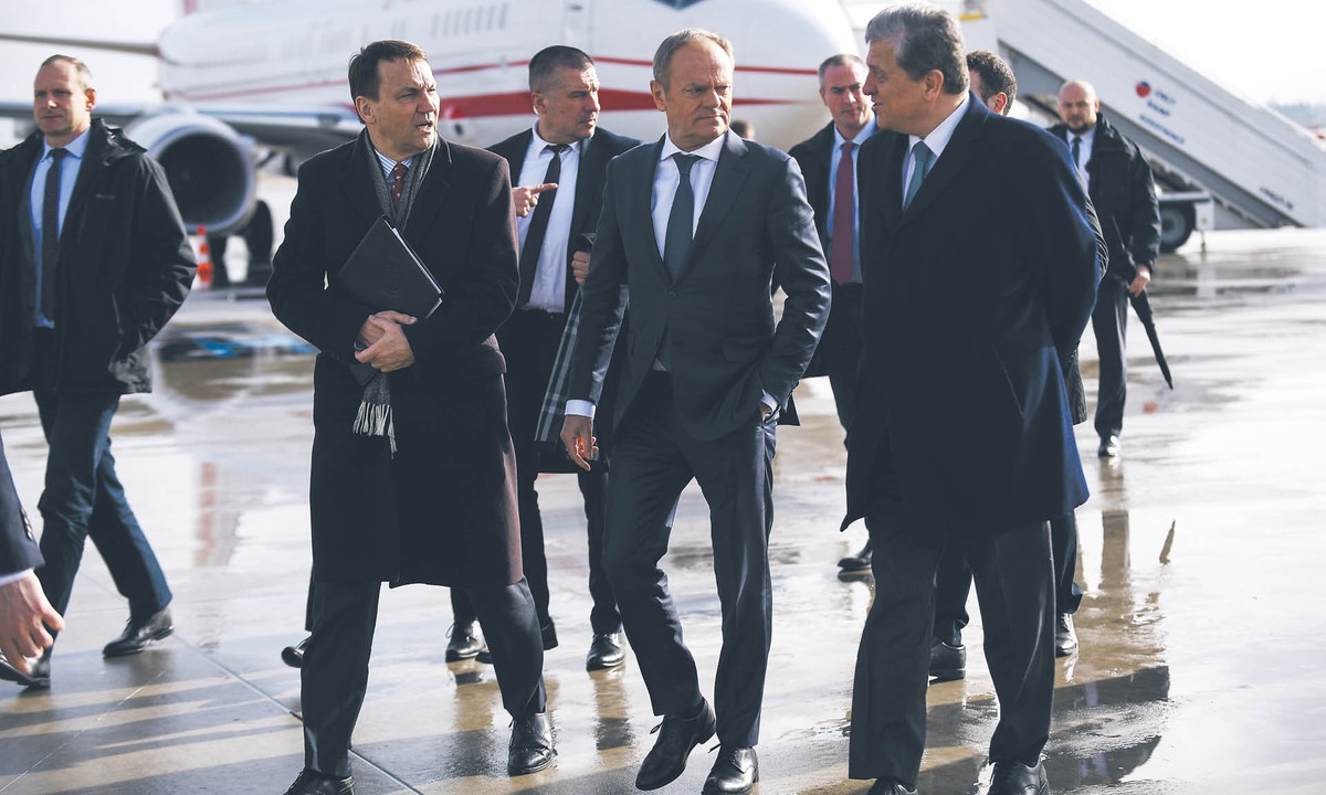 Radosław Sikorski i Donald Tusk w Paryżu