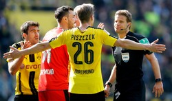 Liga niemiecka: Nieudany dzień sędziego Brycha. Pomógł wygrać ekipie Łukasza Piszczka