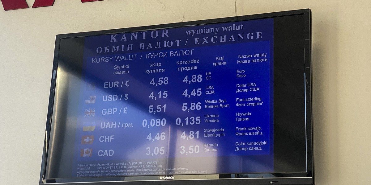 Wymiana ukraińskiej waluty w kantorach nie jest taką prostą sprawą. NBP w końcu wykona ruch, który ma pomóc uchodźcom.