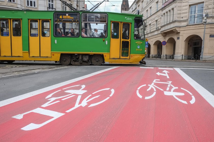 Urzędnicy wyliczają zalety strefy 30, a kierowcy stoją w korku