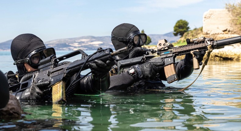 Croatian ZSS and US Naval Special Warfare personnel conduct an over-the-beach exercise in Split in April 2022.US Army/Sgt. Patrik Orcutt